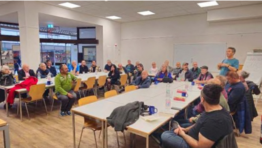 Mehr über den Artikel erfahren Demokratie neu „zuknöpfen“